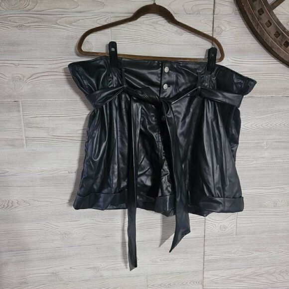 White Birch Faux Leather High Rise Shorts SZ 3XL Paper Bag Tie Waist - Picture 2 of 8